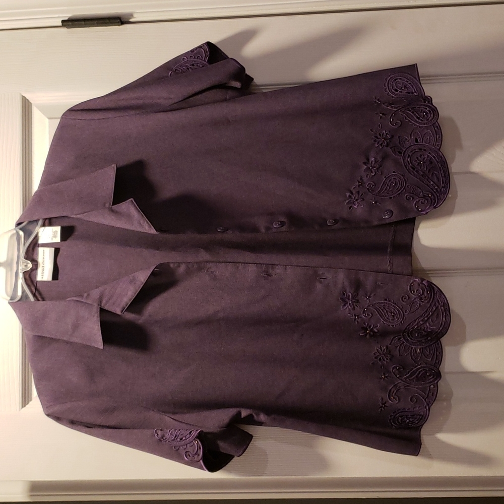 Alfred dunner size 18p dark purple short sleeved blouse with hints of beading